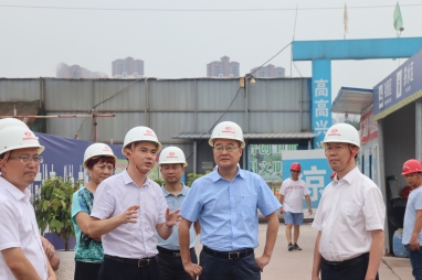 集團(tuán)公司董事長(zhǎng)鄧華帶隊(duì)前往內(nèi)江市、隆昌市考察紡織、糧食儲(chǔ)運(yùn)、撬裝加油等項(xiàng)目