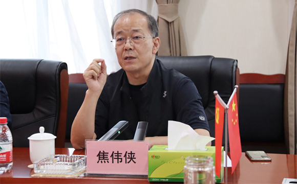 四川省委省政府決策咨詢委員會、西財(cái)智庫領(lǐng)導(dǎo)專家蒞臨四川棉麻集團(tuán)指導(dǎo)工作