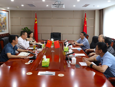 鄧華會(huì)見(jiàn)四川大學(xué)教授葉光斗、巨石集團(tuán)成都有限公司執(zhí)行董事、總經(jīng)理陳杰等一行