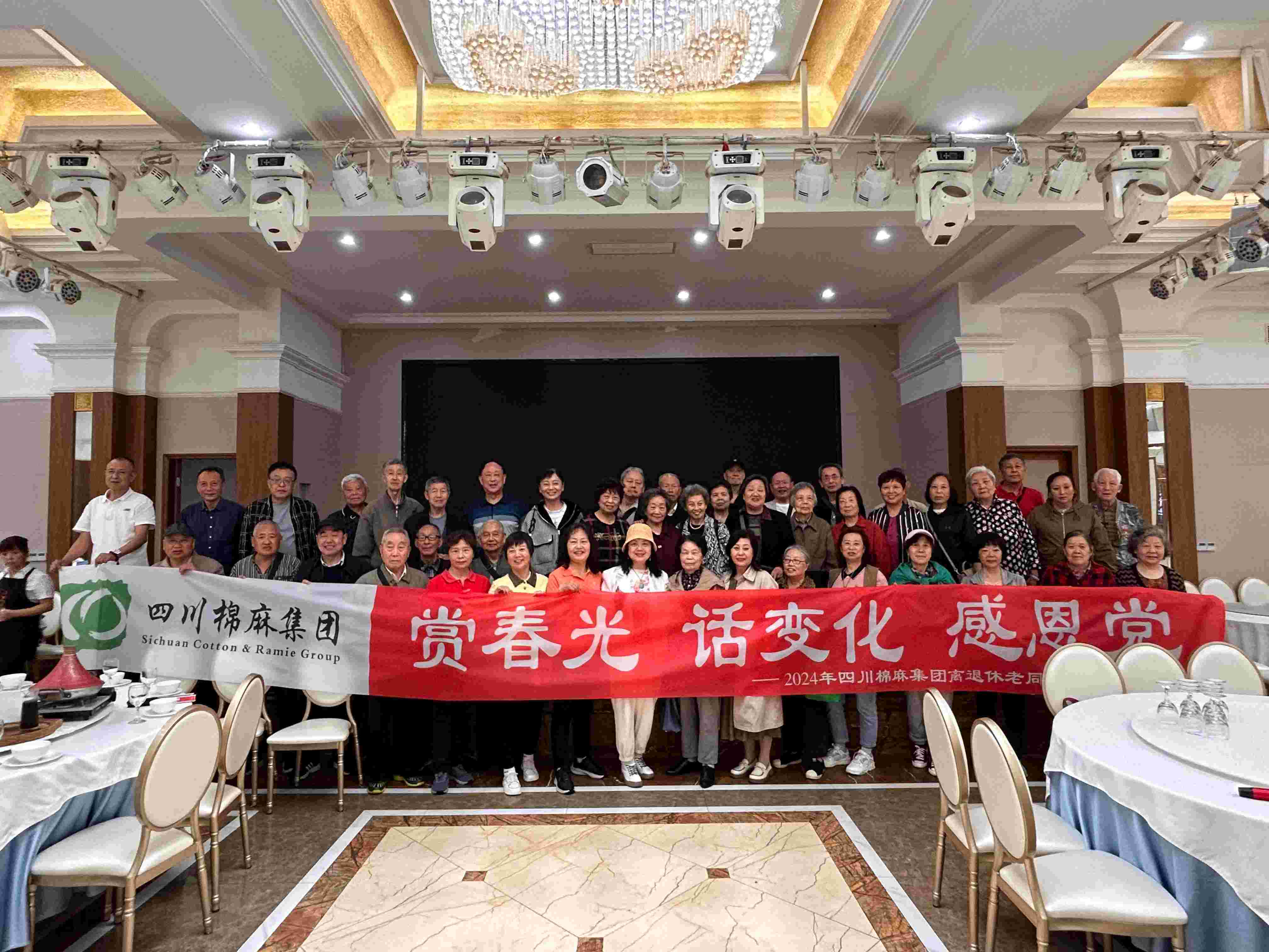 集團公司組織老同志開展“賞春光、話變化、感黨恩”戶外踏青活動